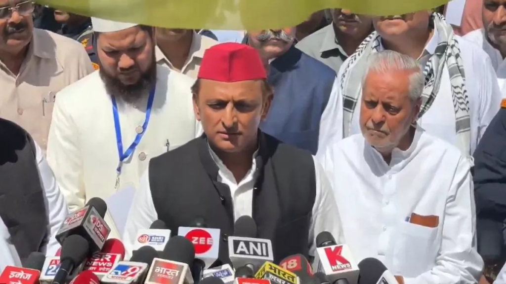 31_03_2025-akhilesh_yadav_namaz_23909123