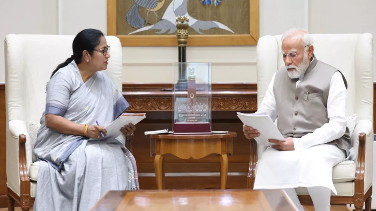 10_06_2025-delhi_cm_rekha_gupta_met_with_prime_minister_narendra_modi_23960387