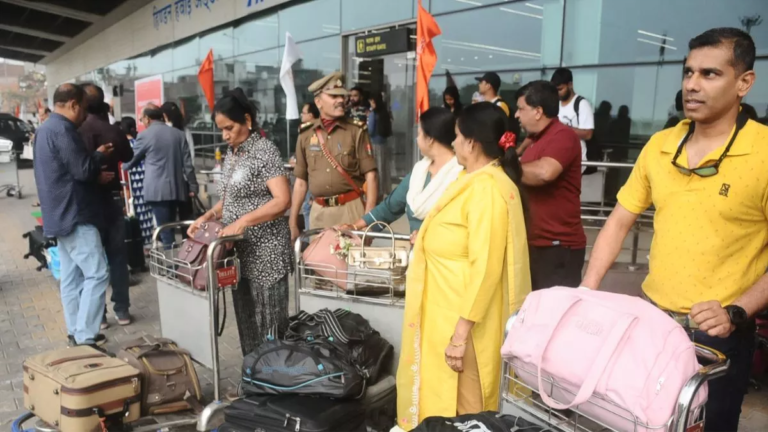 15_06_2025-hindon_airport_flights_23964638