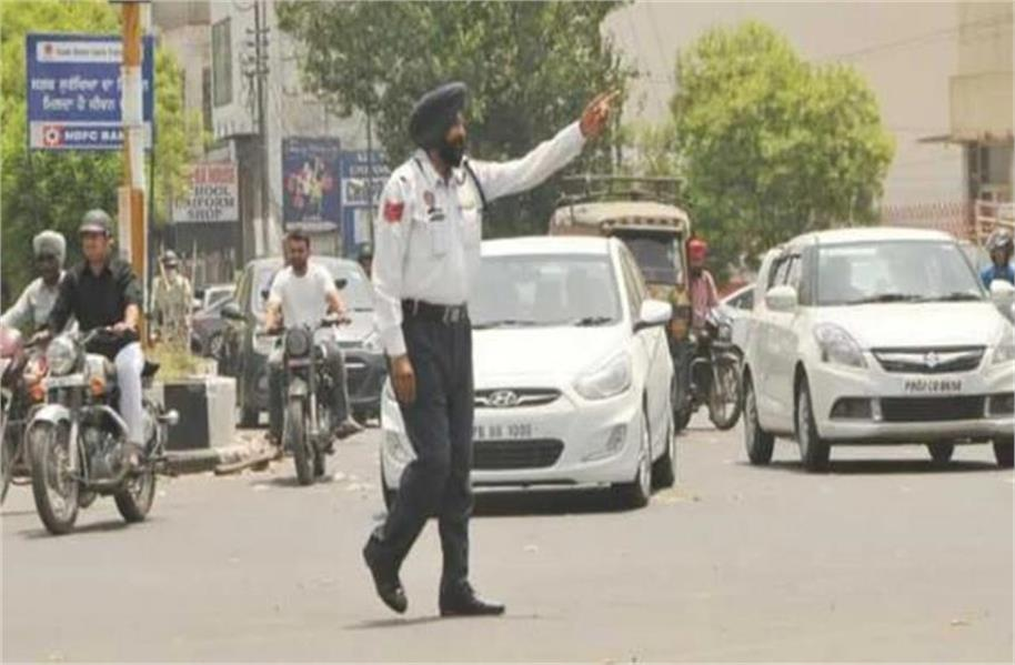 2025_7image_15_12_487544907trafficpolice-ll