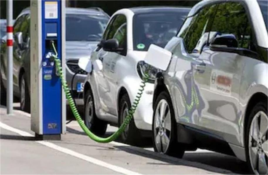 2025_8image_12_45_032264580electricvehicle-ll