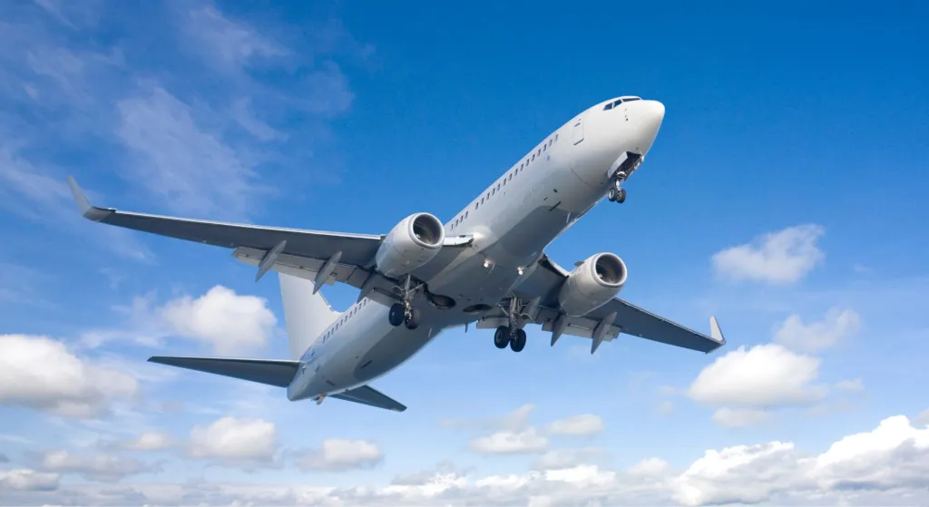 Stay-Updated-with-Airline-Tracker-Live_-Real-Time-Flight-Information-1024x559